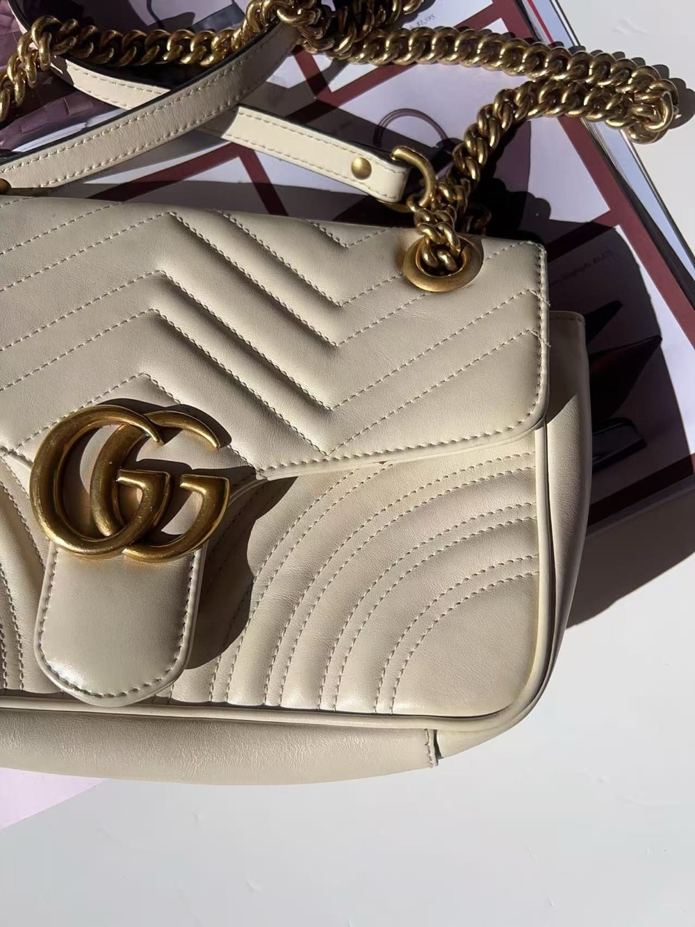 Gucci GG Marmont medium shoulder bag - Picture 6 of 12